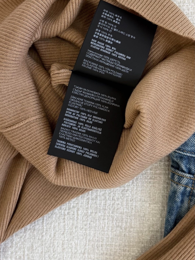 Pra*a sweaters